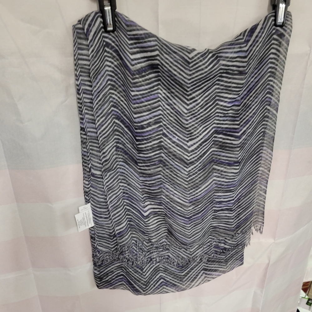 Thirty One Scarf Black/Gray Purple Accents 68 x 36